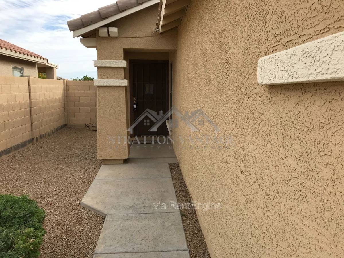 14027 N 178th Ave - Photo 2 of 10
