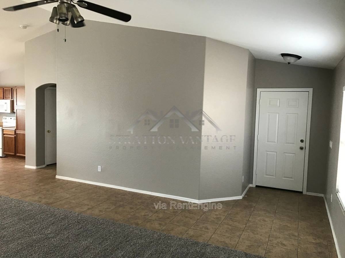 14027 N 178th Ave - Photo 3 of 10