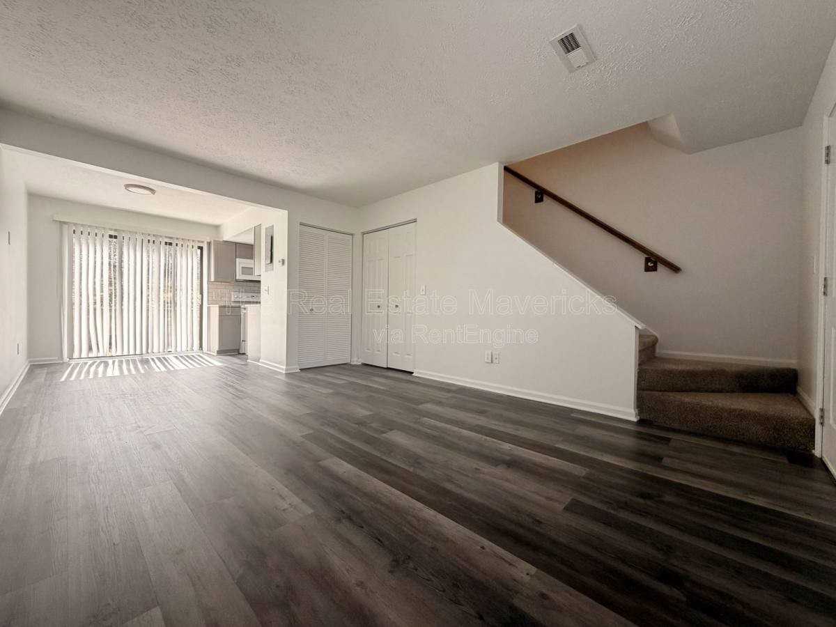 308 Gillespie Rd #B - Photo 2 of 8