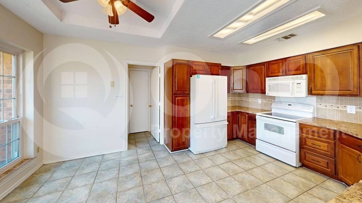 1414 Bogard Ln - Photo 4 of 10