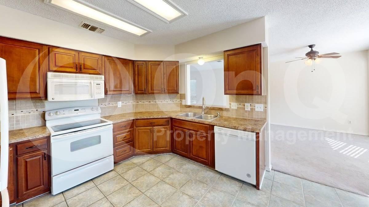 1414 Bogard Ln - Photo 5 of 10