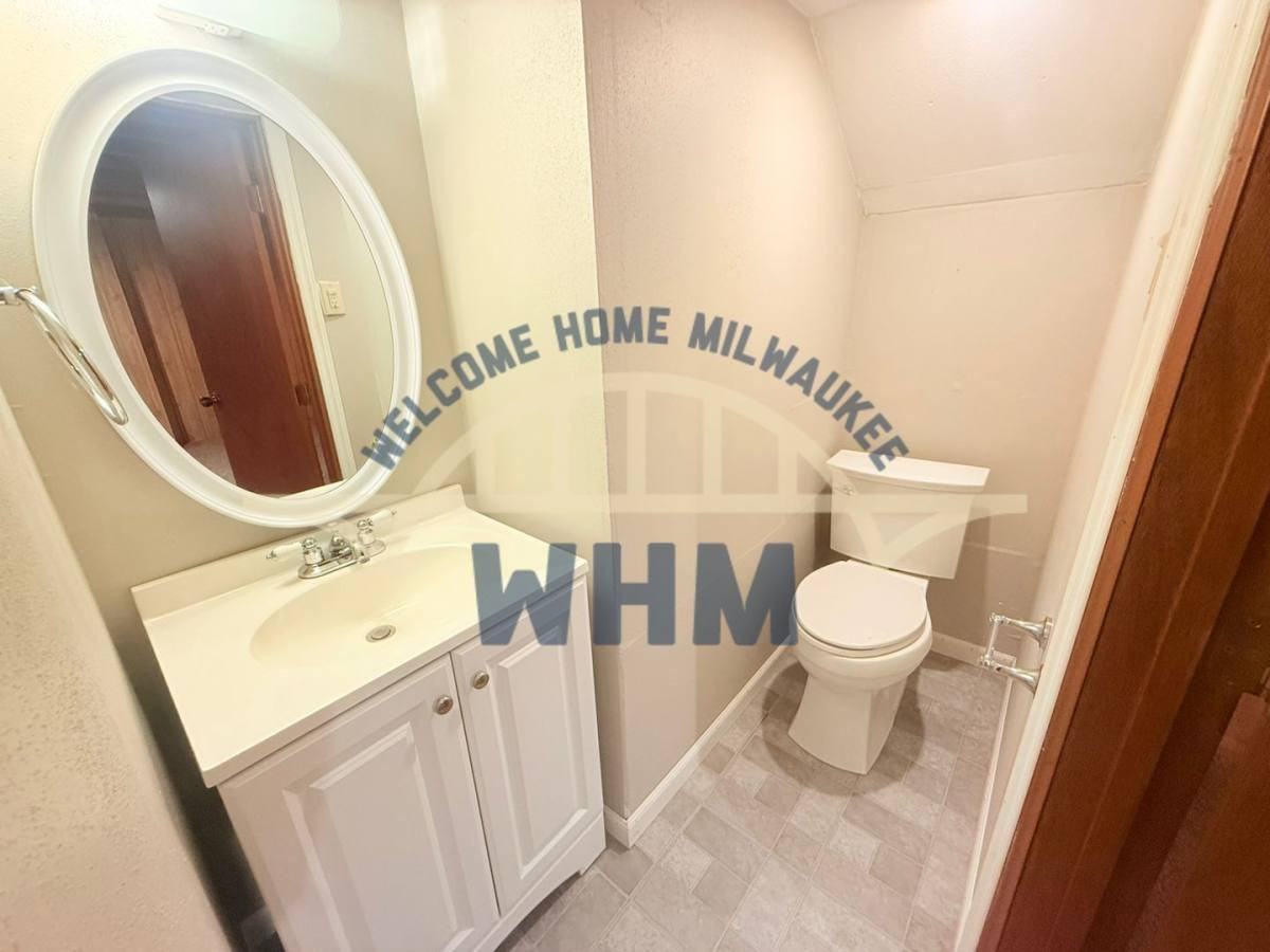 1120 S 114th St - Photo 3 of 10