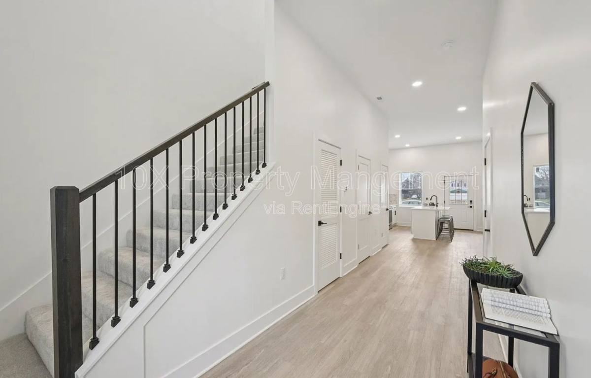 92 E Innis Ave - Photo 3 of 10