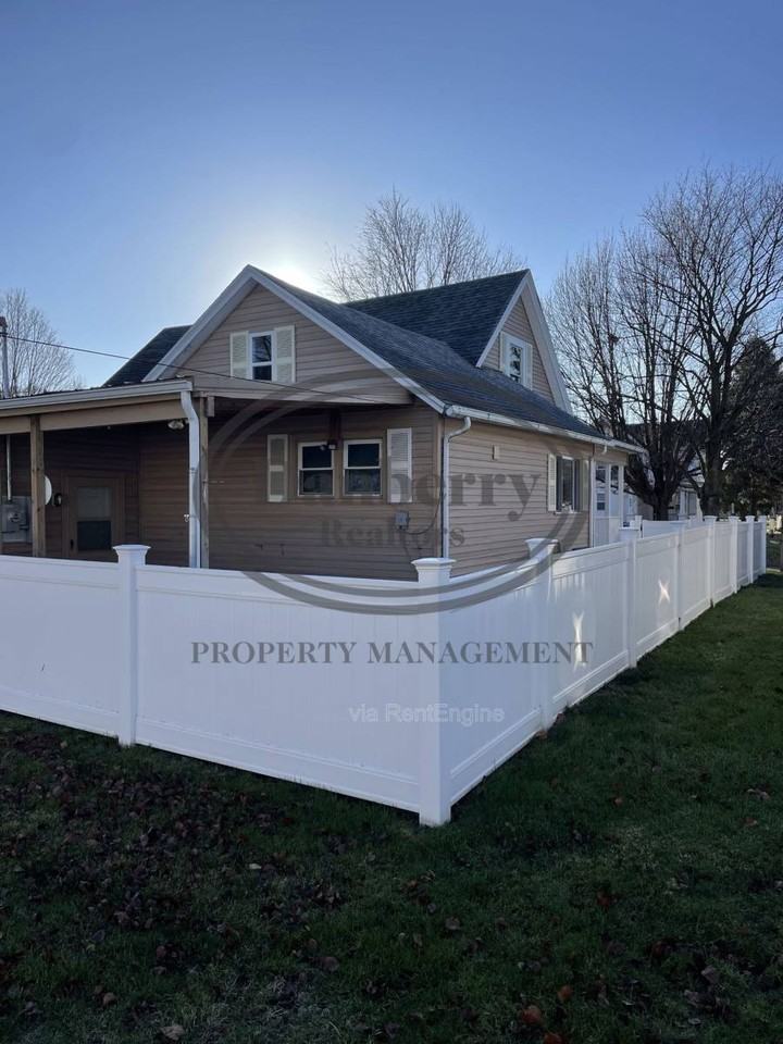 606 South St - Photo 3 of 10