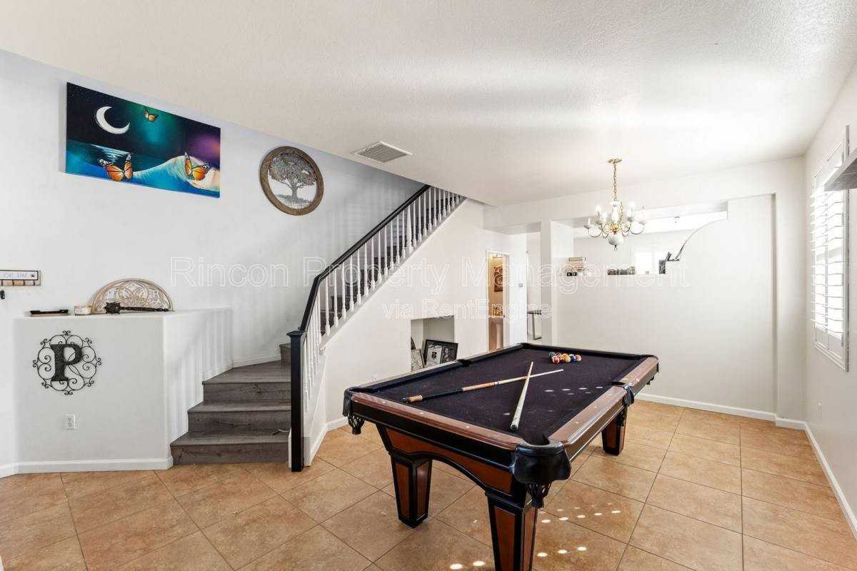 954 Taylor Ln - Photo 4 of 10