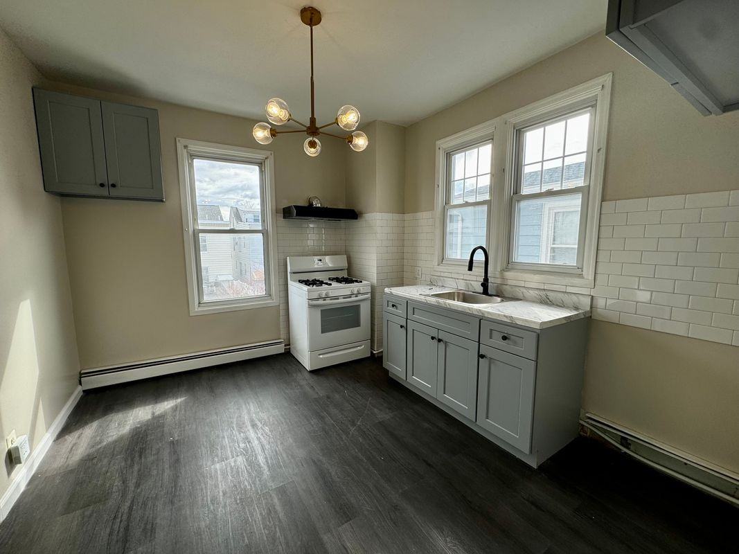 318 Ampere Pkwy - Photo 2 of 18