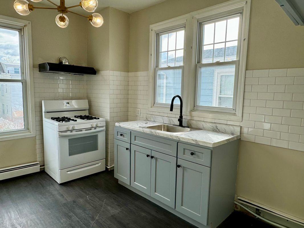 318 Ampere Pkwy - Photo 3 of 18