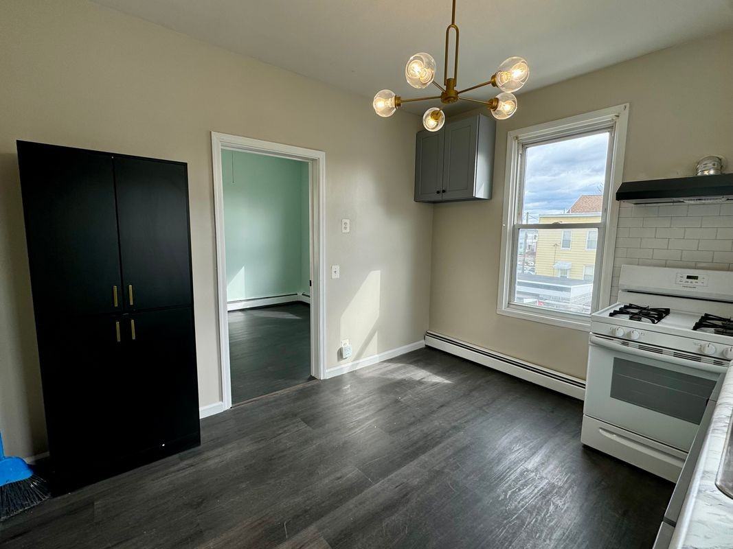 318 Ampere Pkwy - Photo 4 of 18