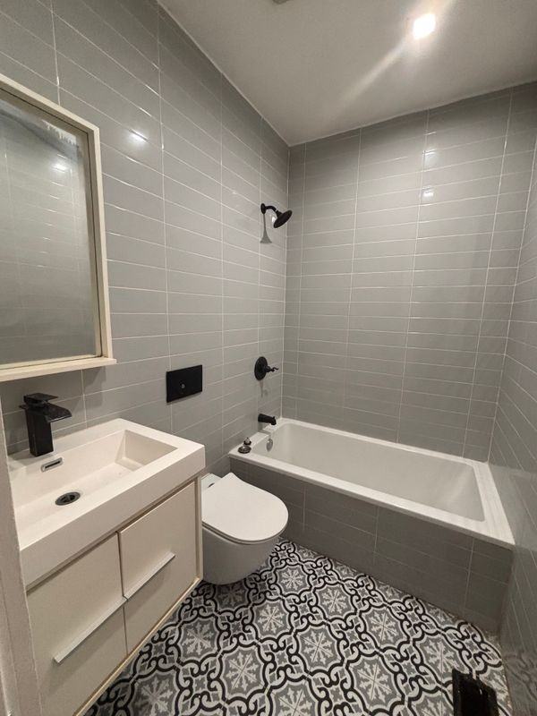 1351 E 94th St ##1 - Photo 4 of 6