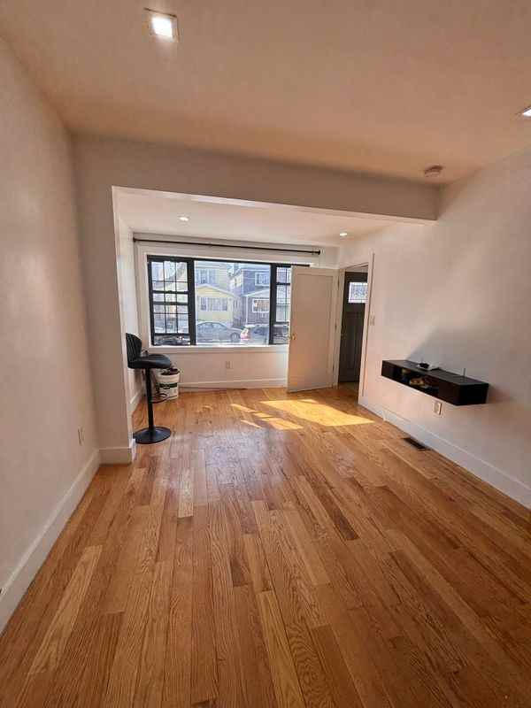 1351 E 94th St ##1 - Photo 6 of 6