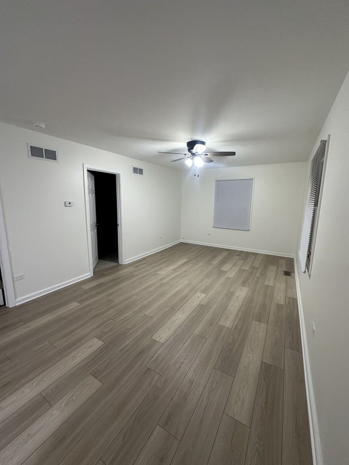 104 S Jefferson St #B - Photo 3 of 9