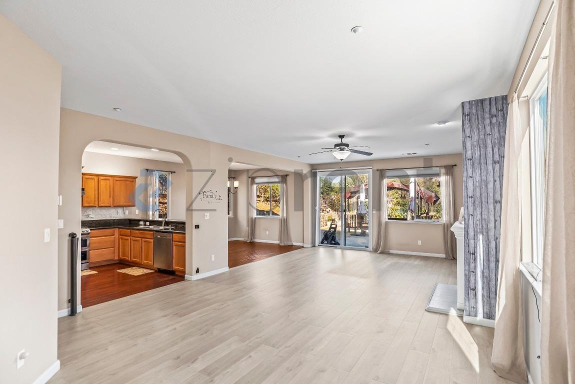 205 Blum View Dr - Photo 7 of 34