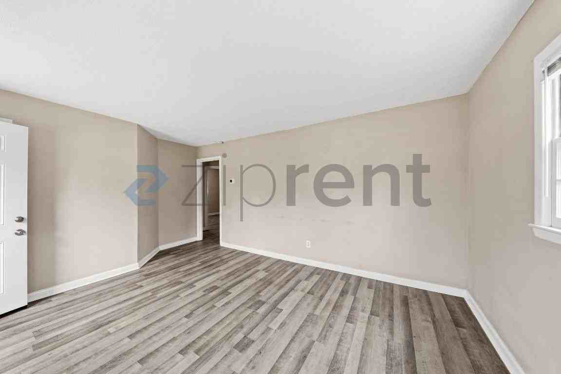 1108 Walnut St - Photo 2 of 15