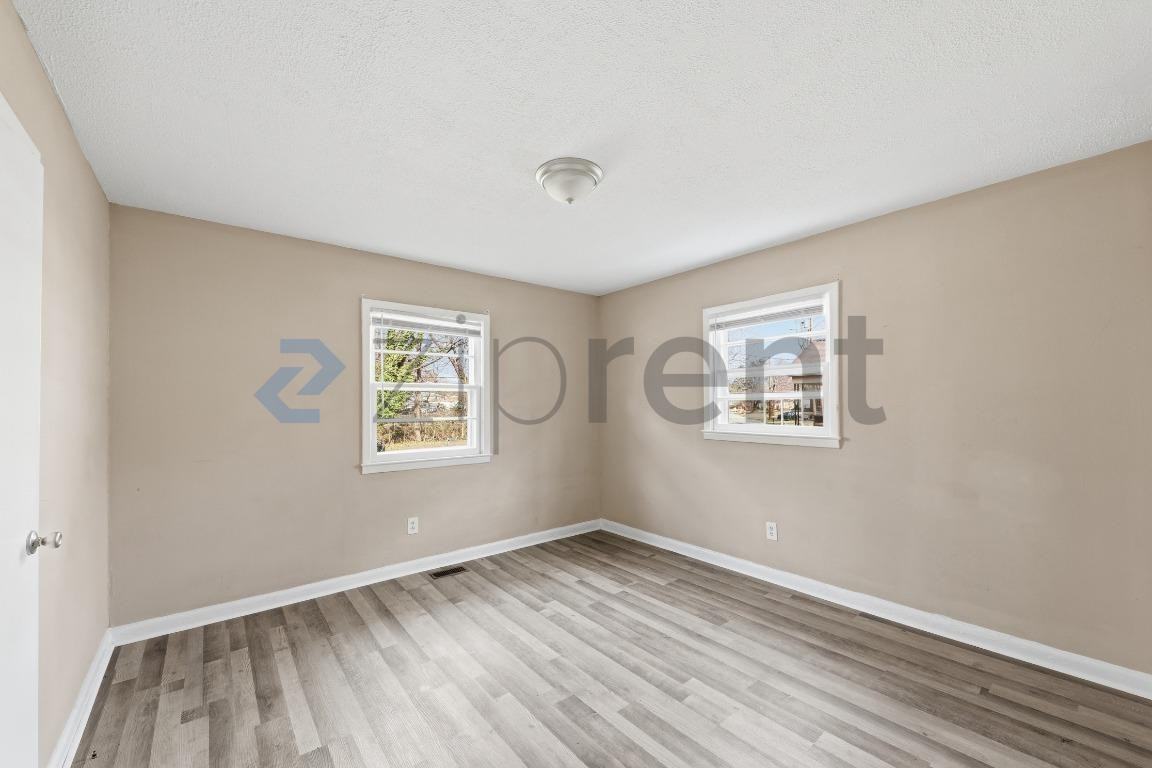 1108 Walnut St - Photo 5 of 15