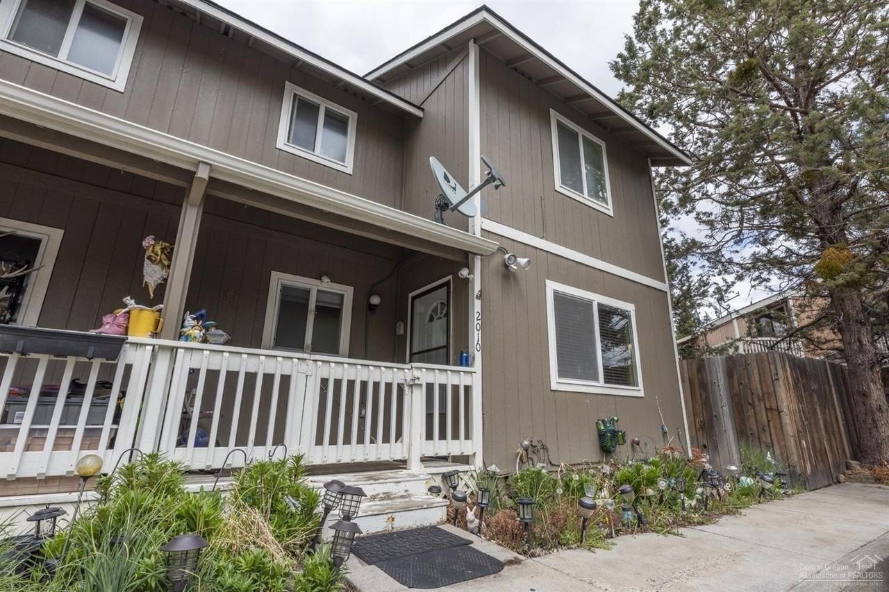 2010 Ne Full Moon Dr