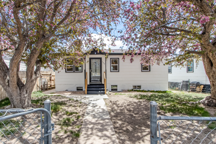 503 E 4th St Apt A - Photo 2 of 13