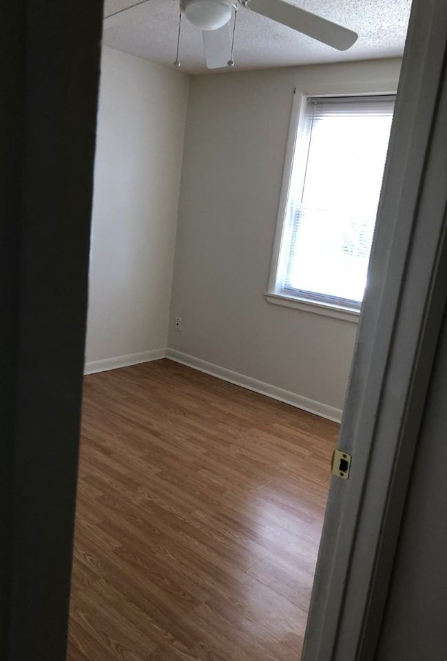 305 Pleasant St - Photo 7 of 12