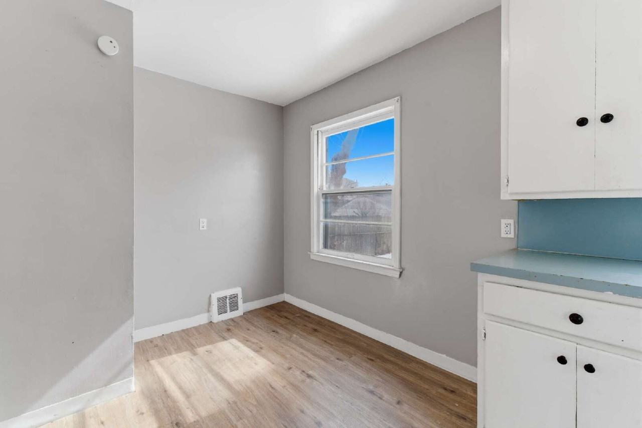 813 Alvord Ave - Photo 2 of 16