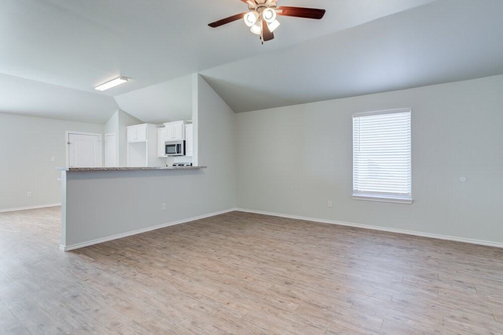 1303 Kingston St - Photo 6 of 30