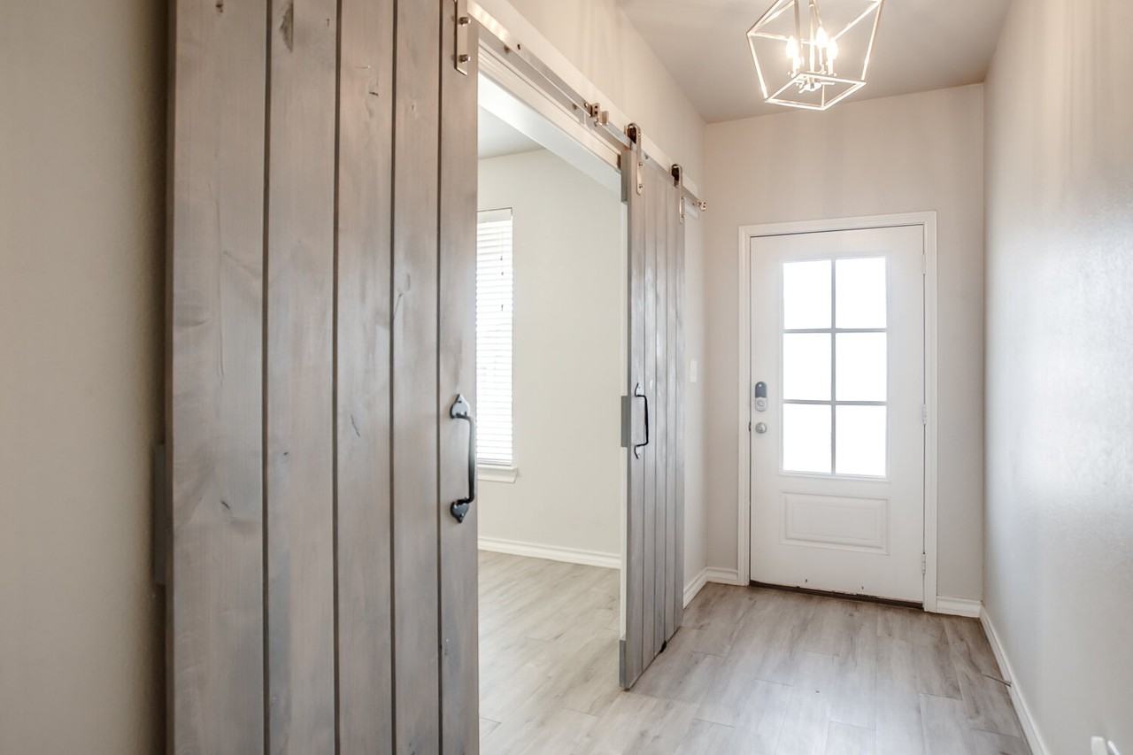 2328 104th St - Photo 3 of 24