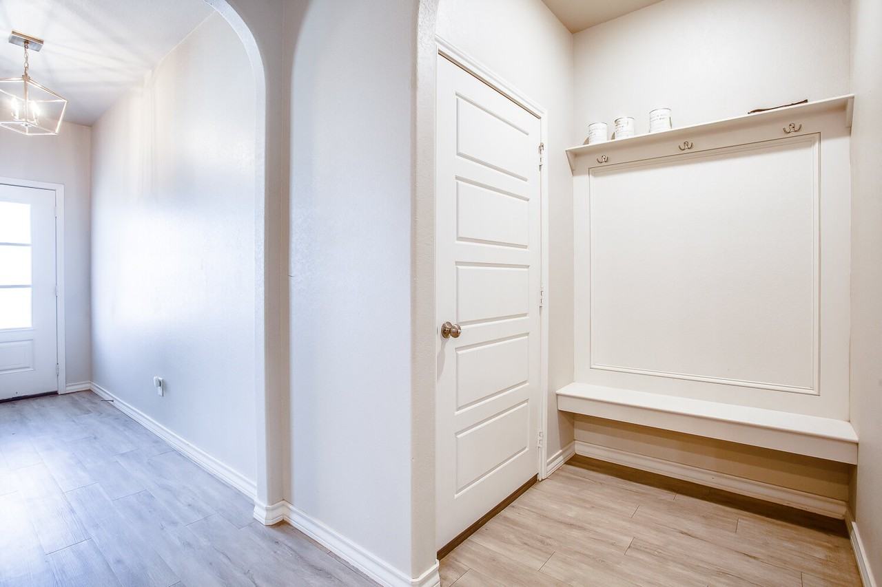 2328 104th St - Photo 4 of 24