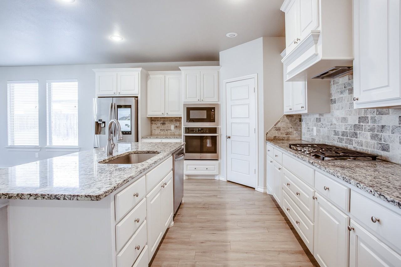 2328 104th St - Photo 6 of 24