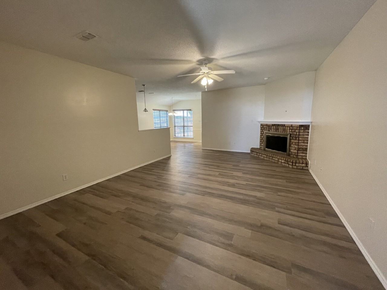 1605 Kirby Ave - Photo 2 of 12