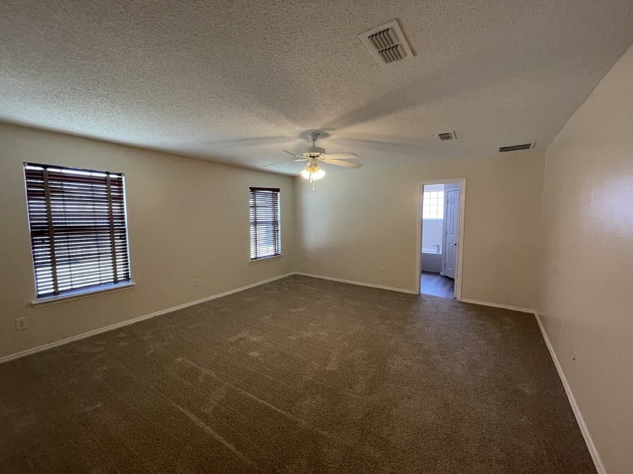 1605 Kirby Ave - Photo 6 of 12