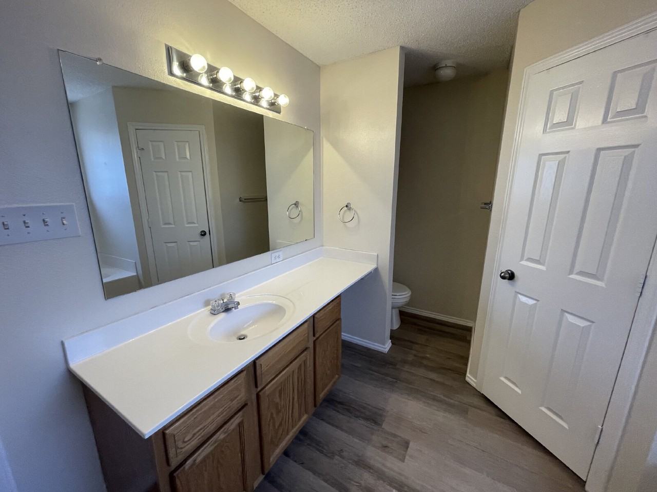 1605 Kirby Ave - Photo 7 of 12