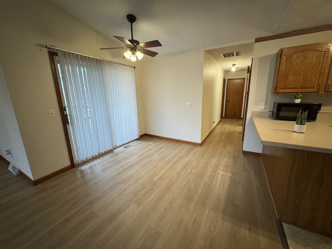 2528 Austin Dr - Photo 2 of 19