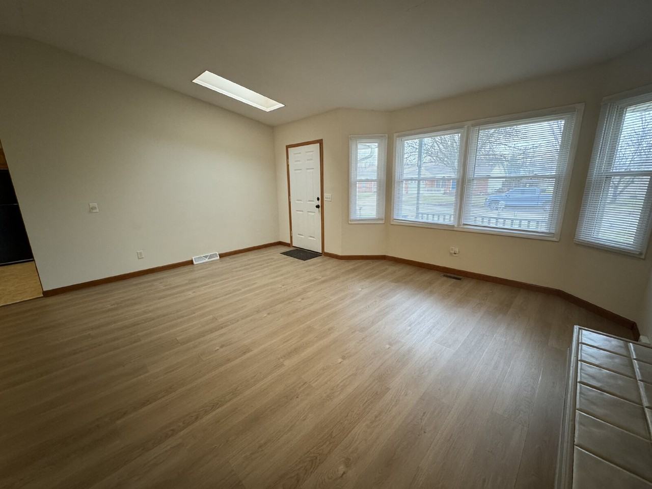 2528 Austin Dr - Photo 3 of 19