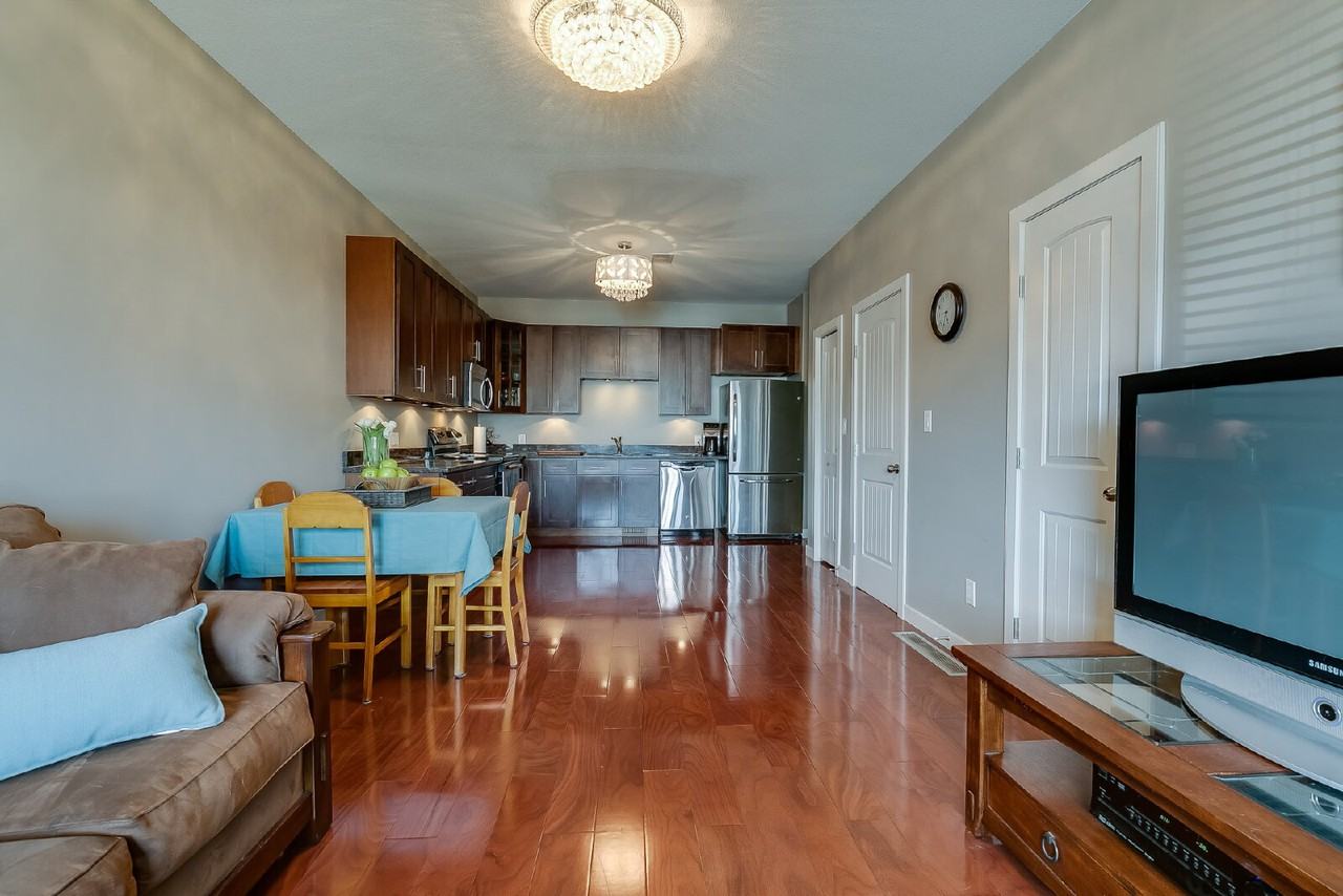 1703 Patrick Cres - Photo 5 of 34