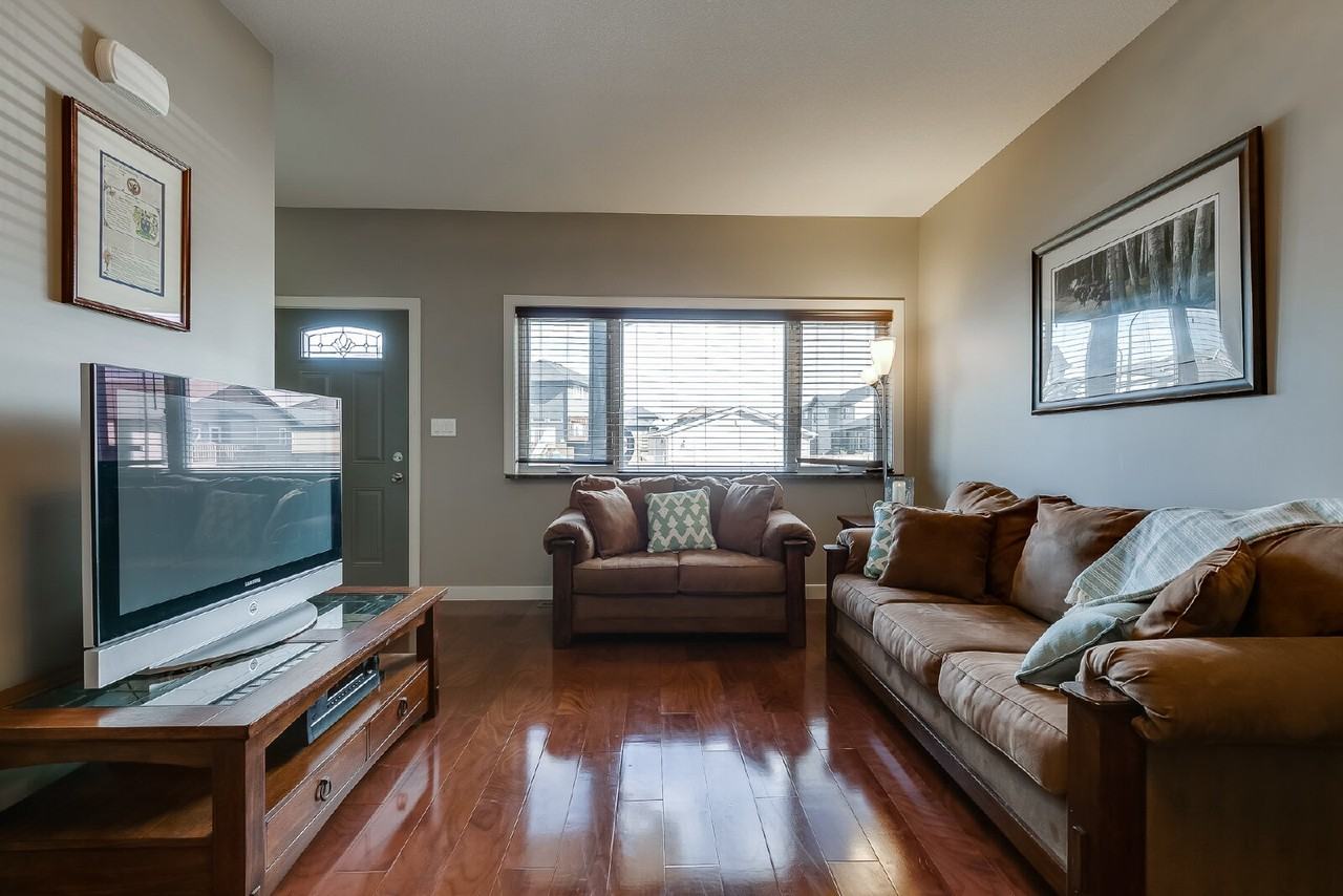 1703 Patrick Cres - Photo 6 of 34