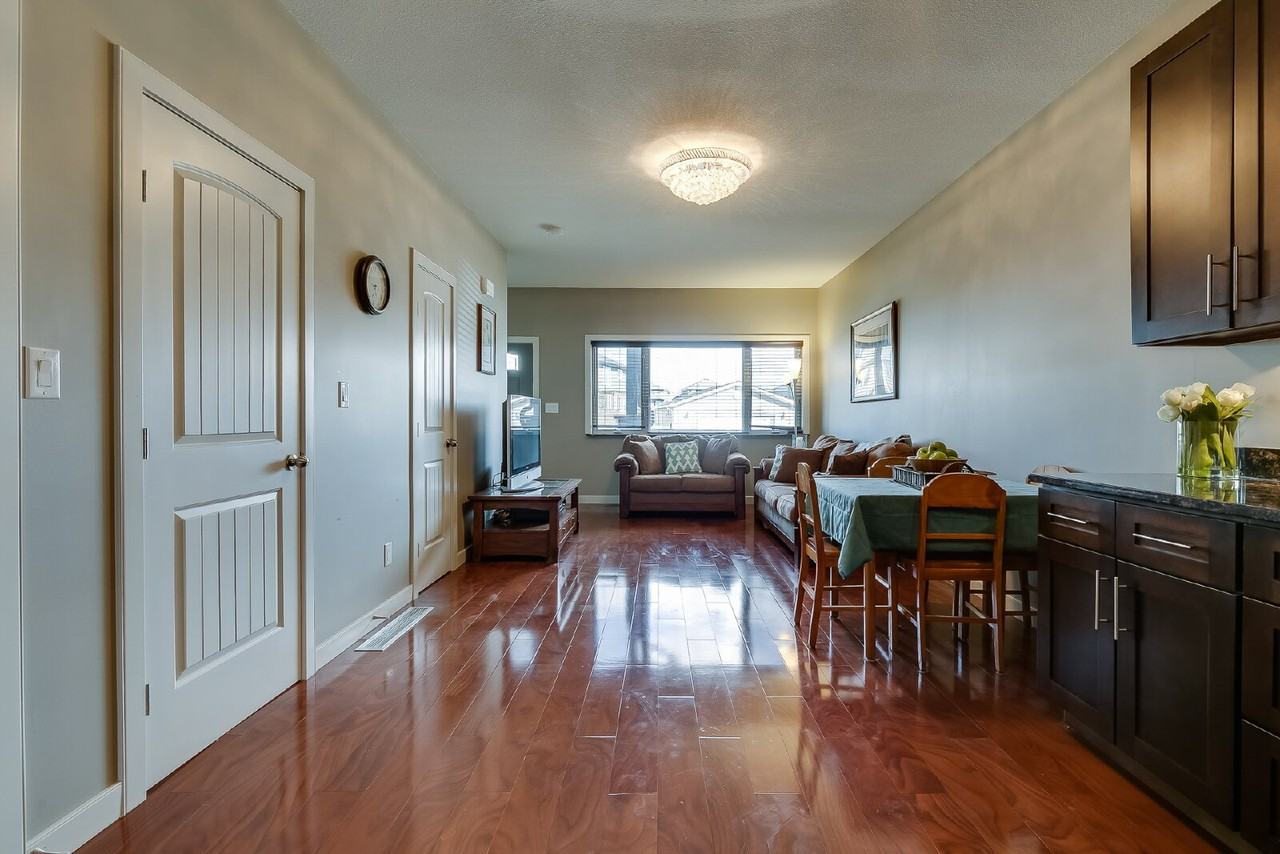 1703 Patrick Cres - Photo 7 of 34