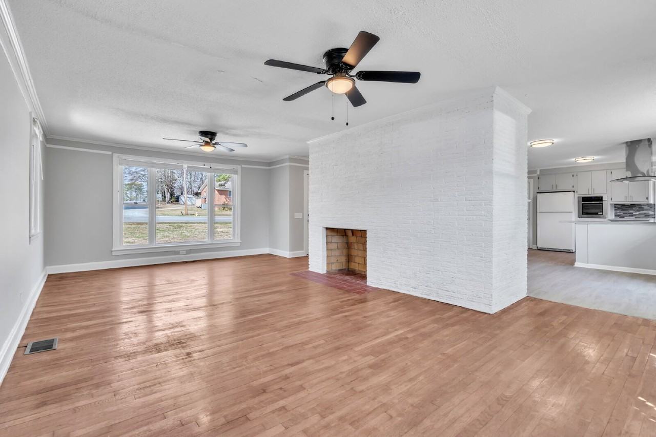 800 E Lee Rd - Photo 4 of 27