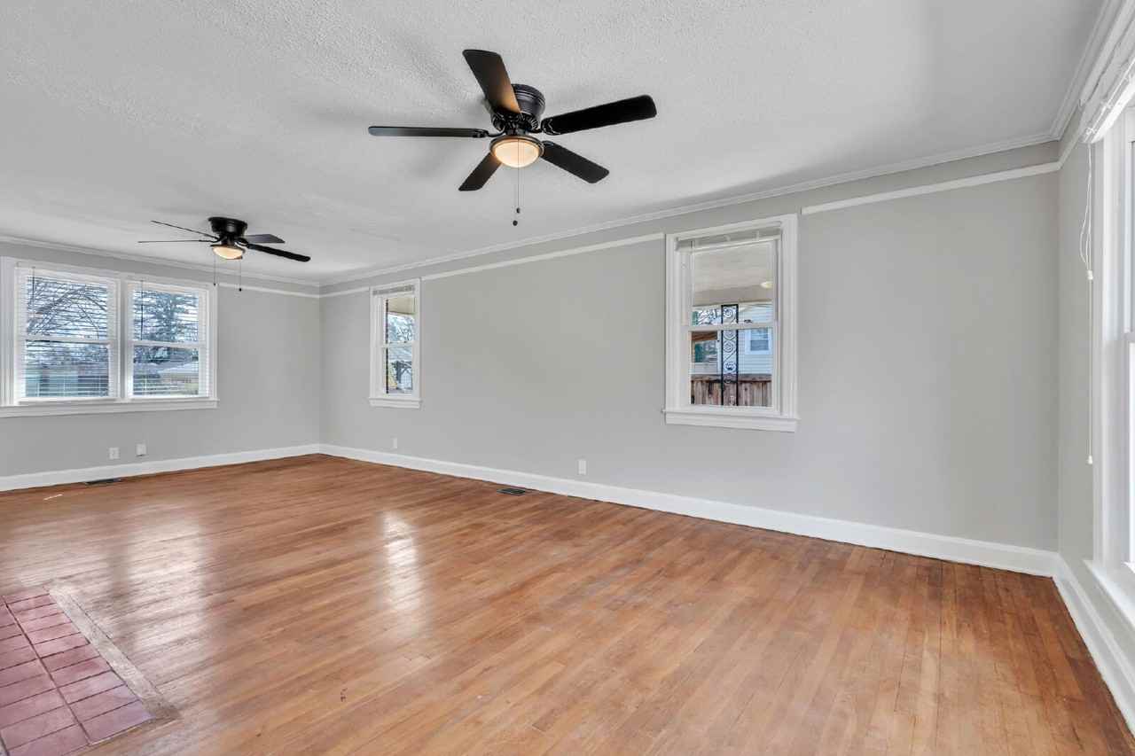 800 E Lee Rd - Photo 6 of 27