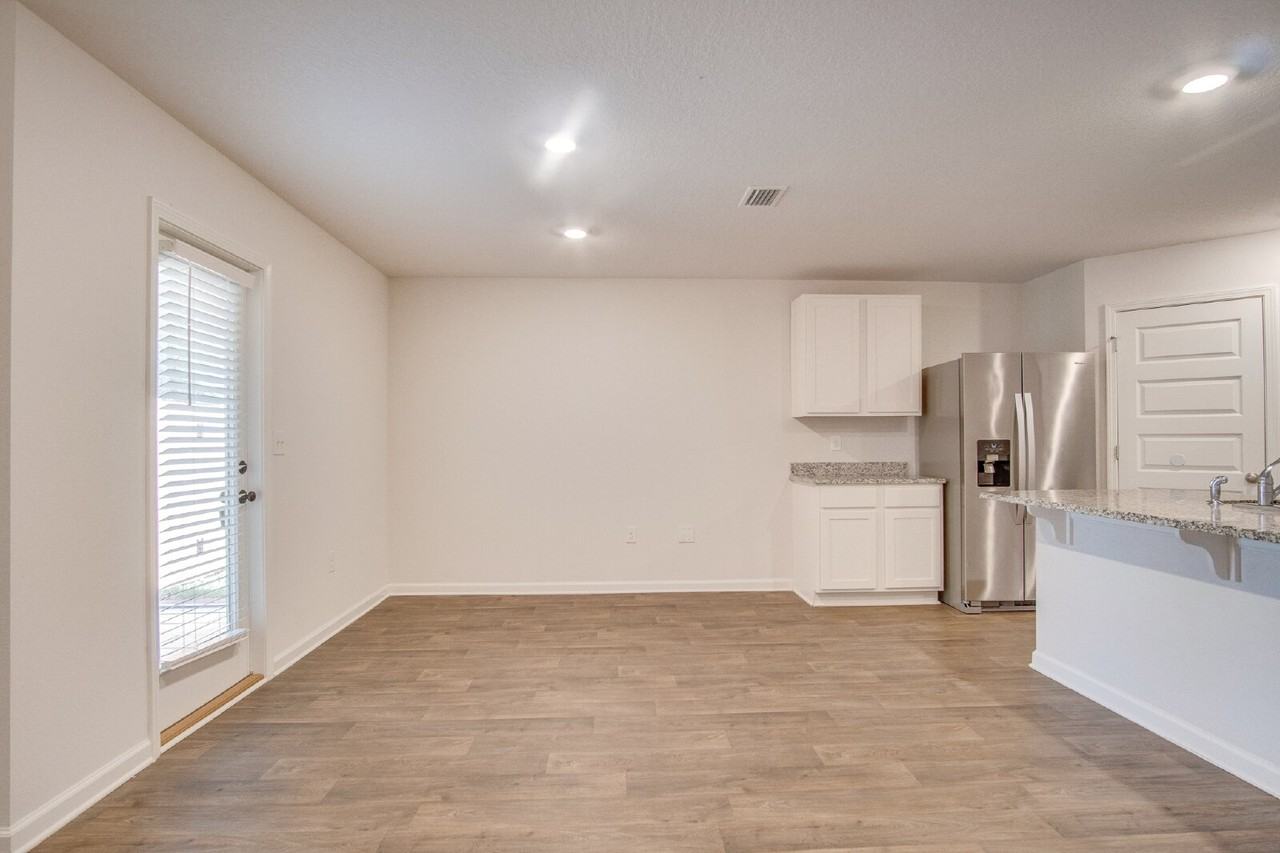 7408 Oak Lake Blvd - Photo 3 of 25