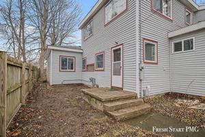 featured image of 105 E Pine St