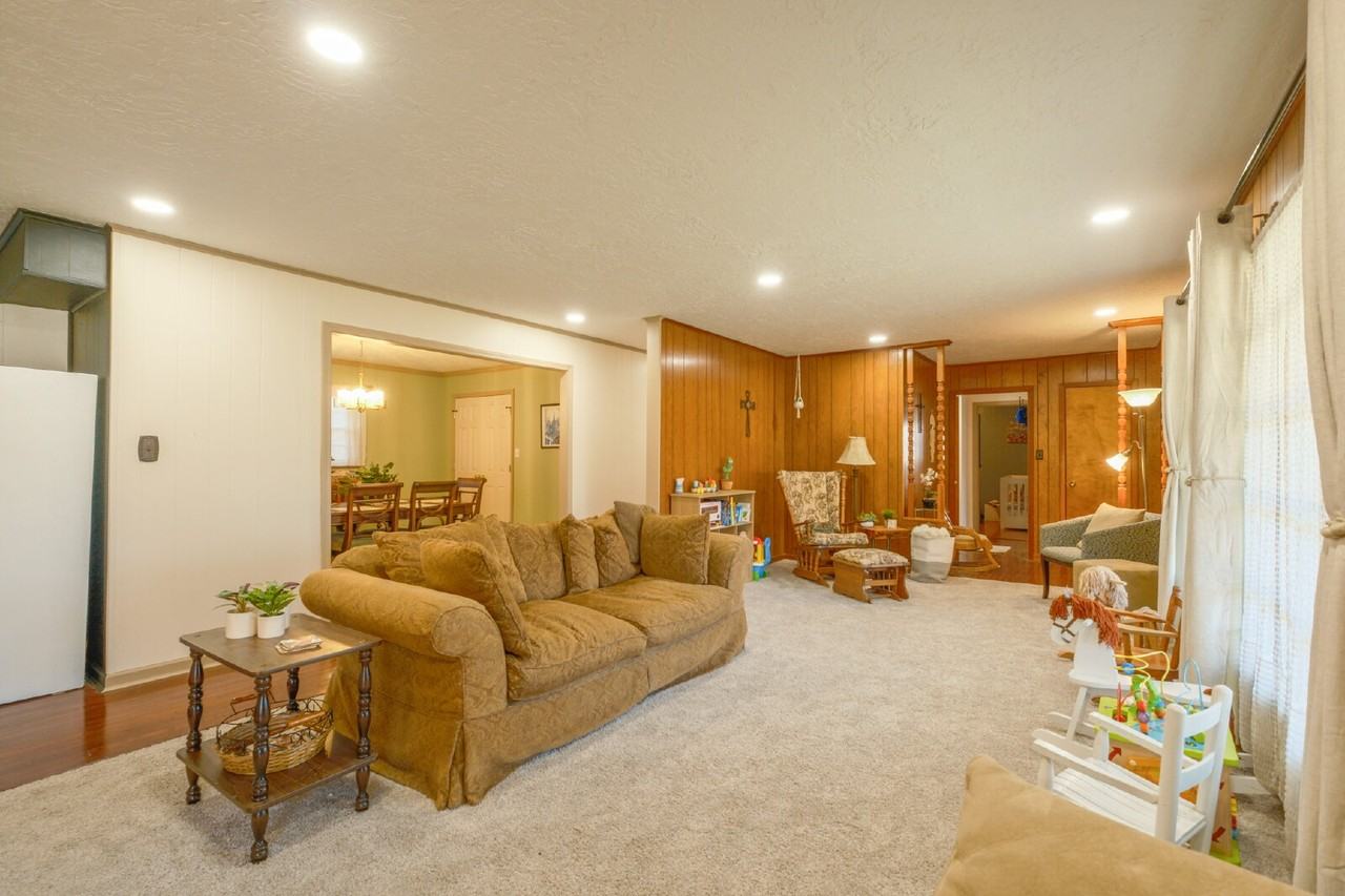 104 Cheyenne St - Photo 3 of 12