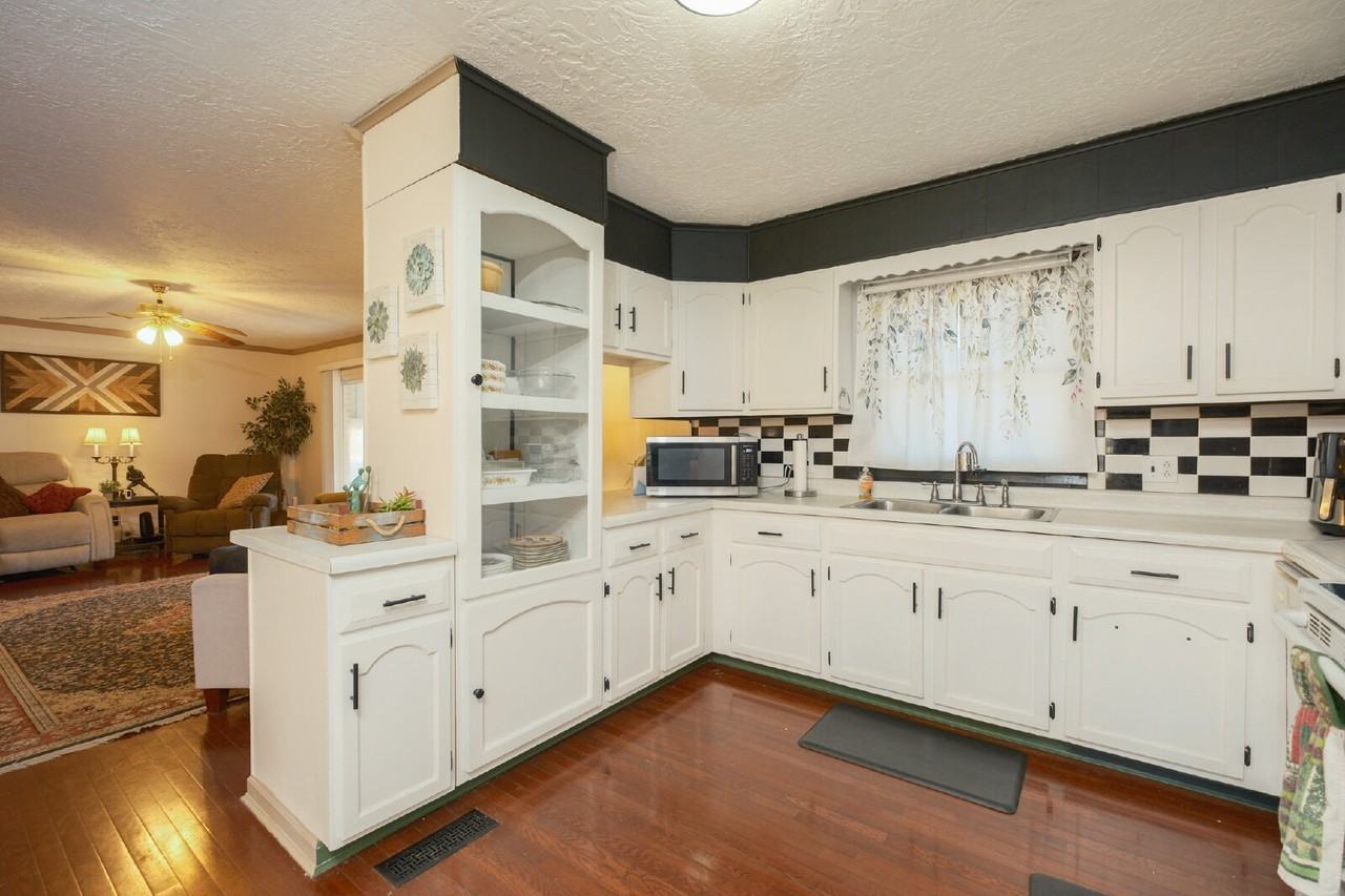 104 Cheyenne St - Photo 6 of 12