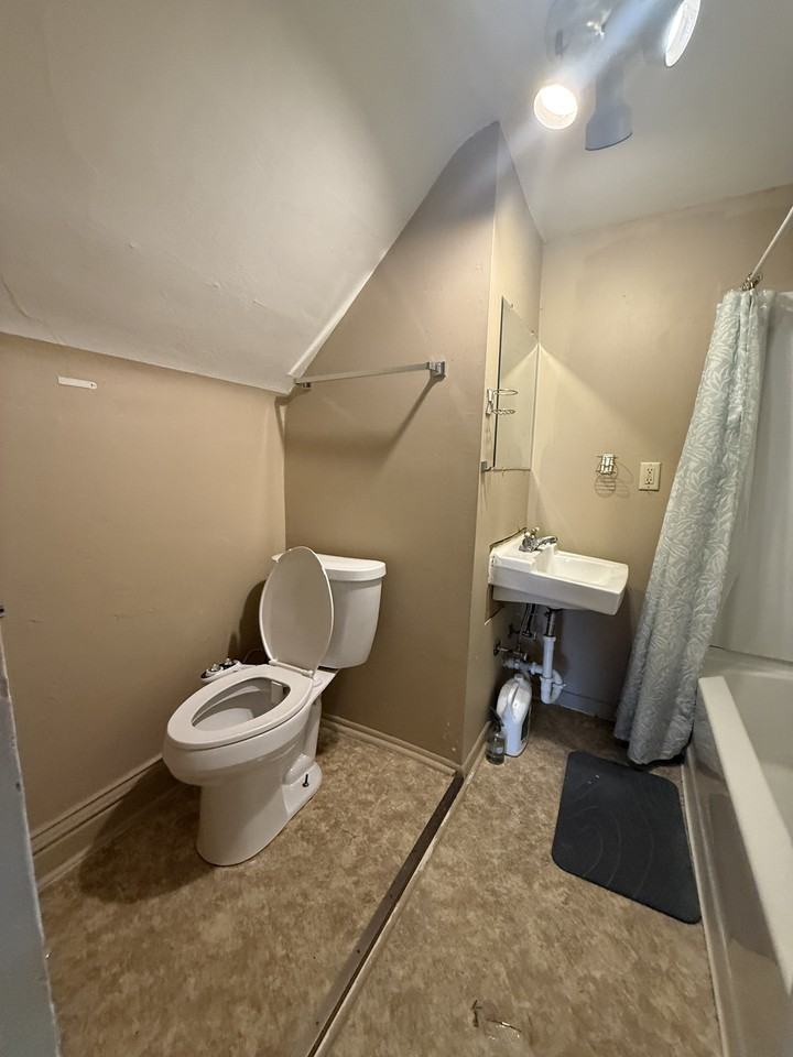 114 S Blair St #3 - Photo 3 of 24