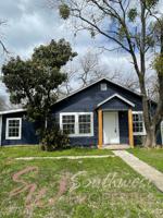 featured image of 981 W Oak St