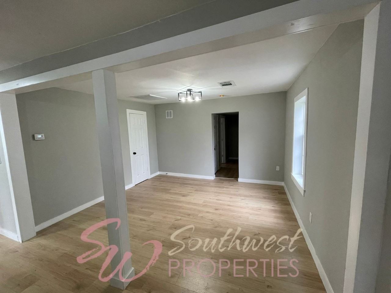 981 W Oak St - Photo 2 of 12