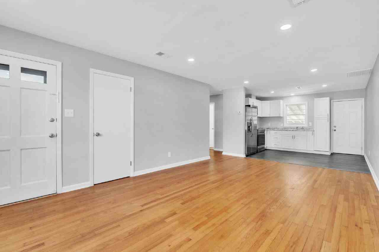 207 James St #A - Photo 3 of 23