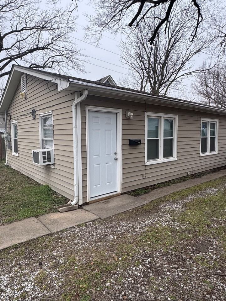 457 N Gordon St - Photo 2 of 8