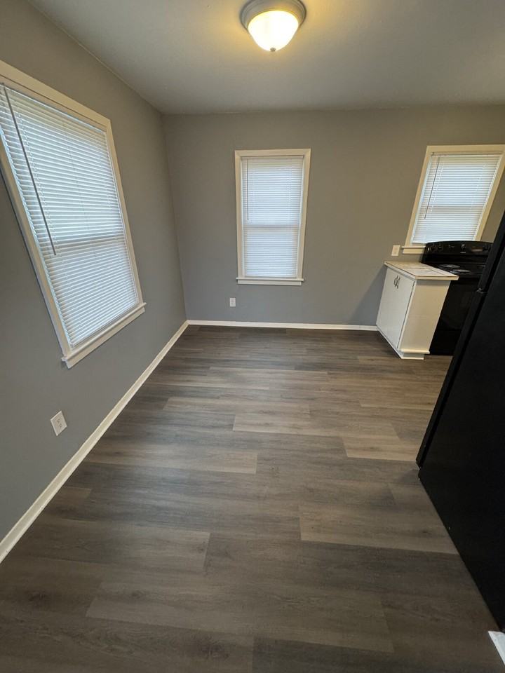 457 N Gordon St - Photo 4 of 8