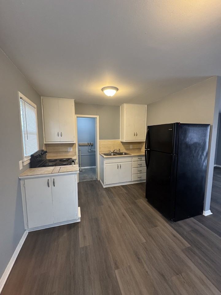 457 N Gordon St - Photo 5 of 8