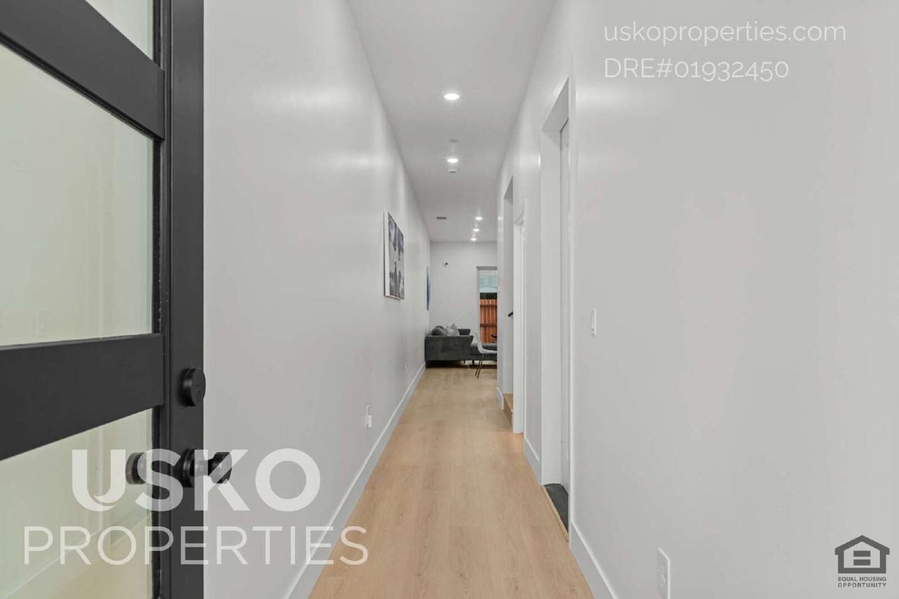 Democracy Aly - Photo 4 of 35