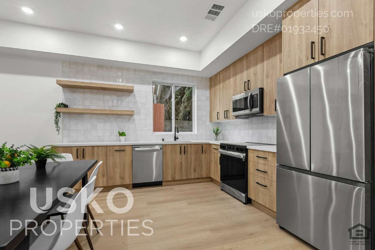 Democracy Aly - Photo 7 of 35