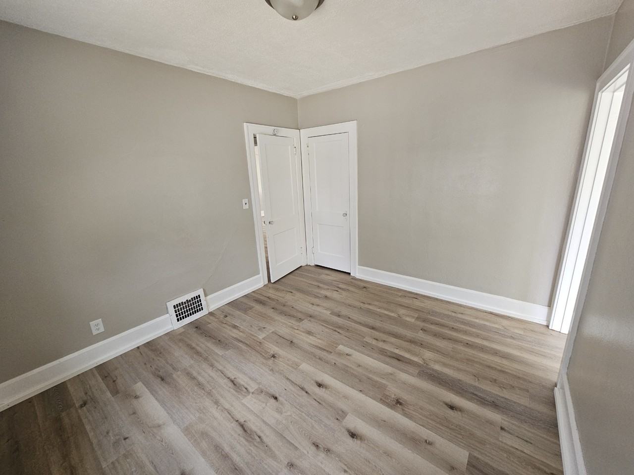 2217 8th St - Photo 6 of 10